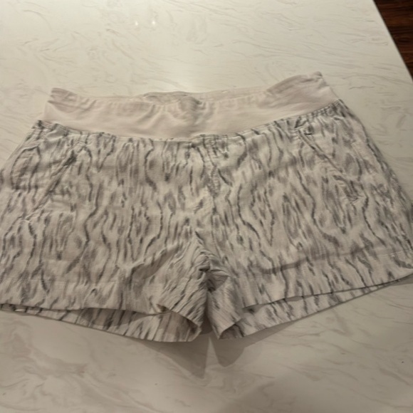 Athleta Multi Print Neutral Shorts - Picture 1 of 4